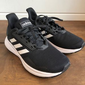 boy’s like new Adidas size 5 sneakers